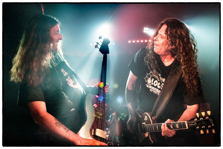 A very special appearance of The Atomic Bitchwax at Vortex Surfer Musikclub: Monster Magnet's Garett Sweeny (r) with Chris Kosnik (l) © Clemens Mitscher Rock & Roll Fine Arts