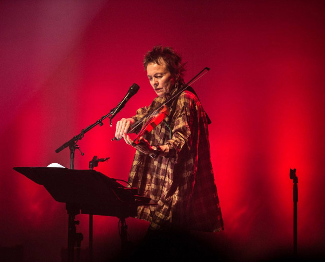 Laurie Anderson © Clemens Mitscher Rock & Roll Fine Arts This photograph will be on view from 5 May to mid-November in the ON STAGE exhibition at the legendary Spielbank Bad Homburg