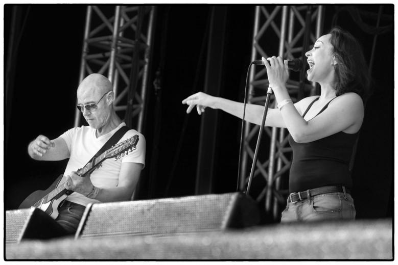 Glenn Johansson with Sonya Madan of echobelly (official) at Victorious Festival © Clemens Mitscher Rock & Roll Fine Arts