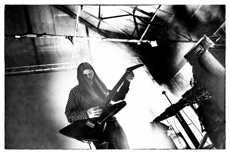 Dylan Carlson of Earth © Clemens Mitscher Rock & Roll Fine Arts