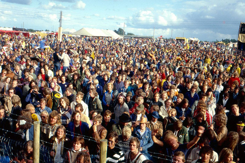 Just found this in my archive. Incredible! Barbed wire already on the 1979th Roskilde Festival. I shot this from the stage.
